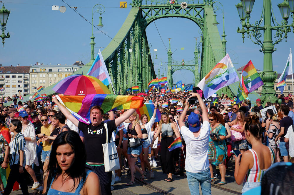 Novi anti-LGBTQ zakon u Mađarskoj predviđa zabranu Prajda i upotrebu softvera za prepoznavanje lica