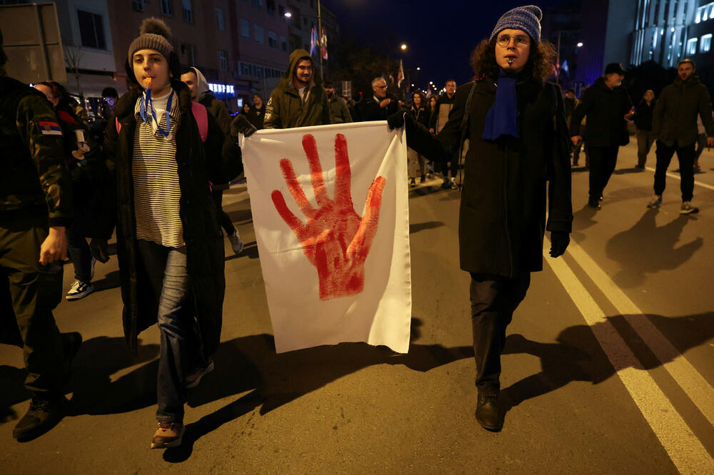 Novi Sad: Najmanje troje povrijeđenih, među njima i novinar, napale ih pristalice SNS-a