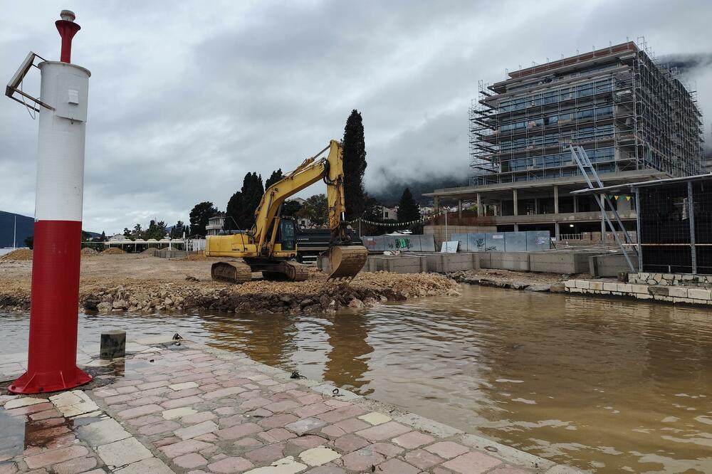 Novi svetionik ne može u Baošićima: "Carine" prekršile i Zakon o sigurnosti plovidbe i uništile plovni put u Boki