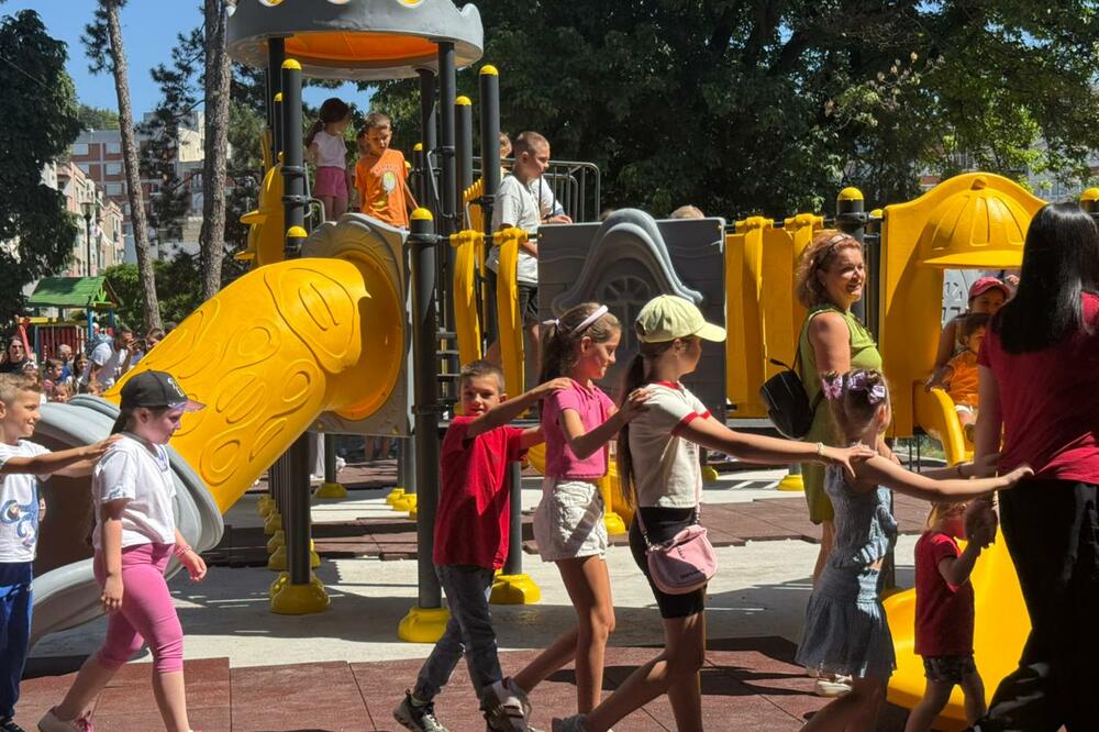Novo dječje igralište otvoreno u gradskom parku u centru Bijelog Polja