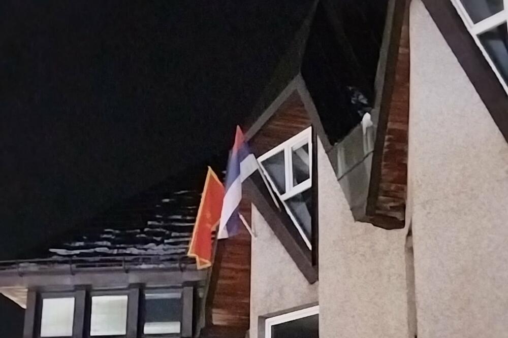 NSD: Usvojena inicijativa za isticanje trobojke na zgradi SO Žabljak, podržali Durmitorska inicijativa i Demokrate