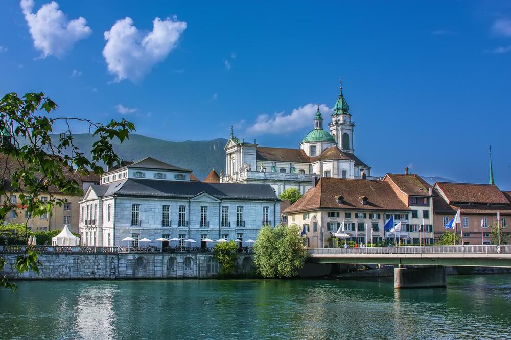 NZZ: Švajcarska godinama daleko od kamera organizuje susrete srpskih i kosovskih zvaničnika