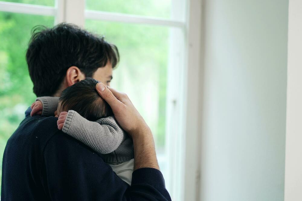 Očevi od danas imaju pravo na deset dana odsustva nakon rođenja djeteta