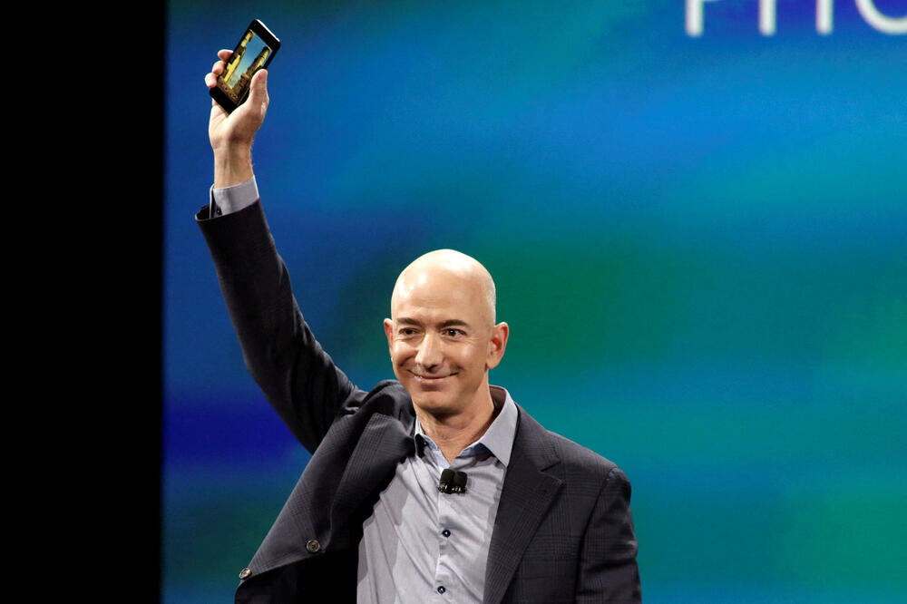 Od protivnika do saveznika: kako je Bezos prešao na Trampovu stranu