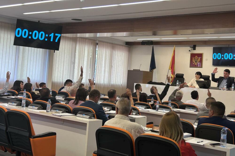 "Odbjegli" ostaju na funkcijama: Najavljene smjene onih koji su u Budvi ostali "vjerni" GP URA