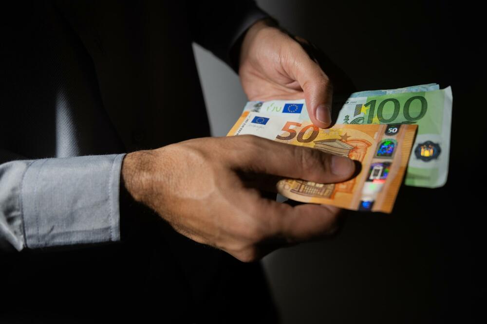 Okretanje glave ne rješava problem: Zelenašenje u Crnoj Gori (6)