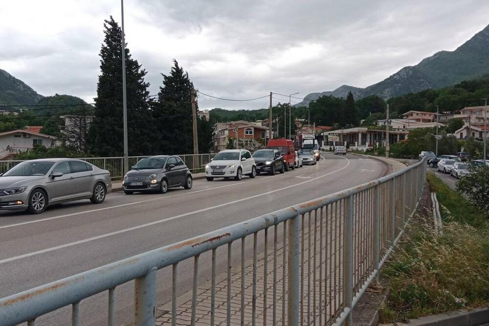 Opština Bar: Gužve na putevima su posljedica presvlačenja asfalta, Uprava za saobraćaj nije obavijestila javnost