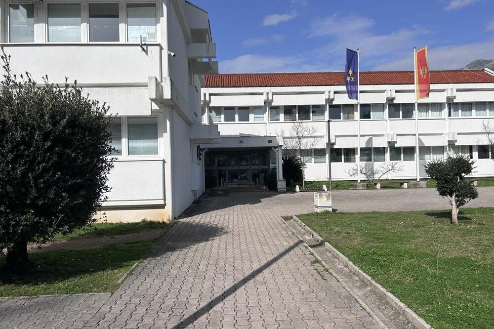 Opština Budva u problemu, račun blokiran, plate radnicima ni danas nisu isplaćene
