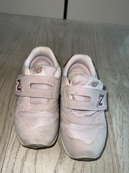 Original New Balance patike za devojcice broj 23