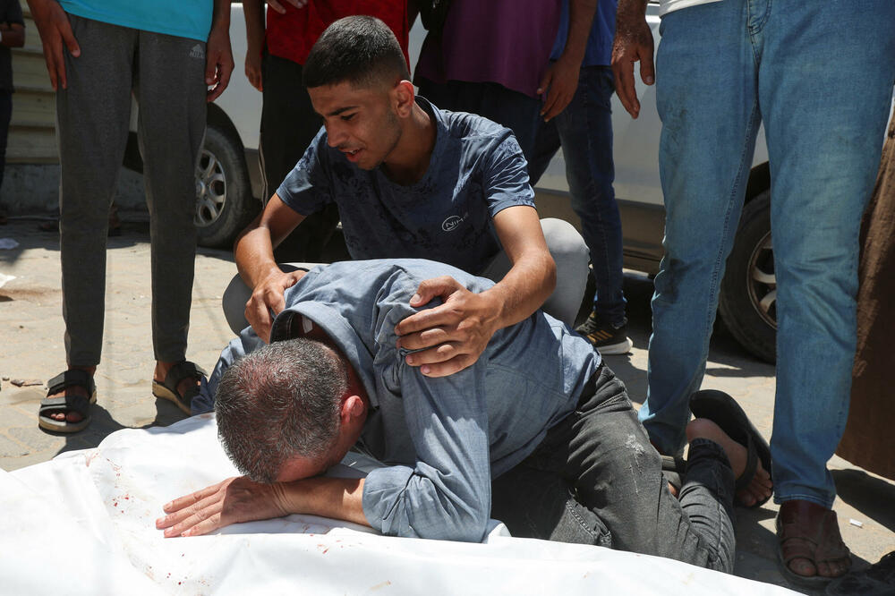 Osamnaest mrtvih, među kojima i dijete, u izraelskom napadu na palestinske policajce u Gazi koji su dijelili namirnice