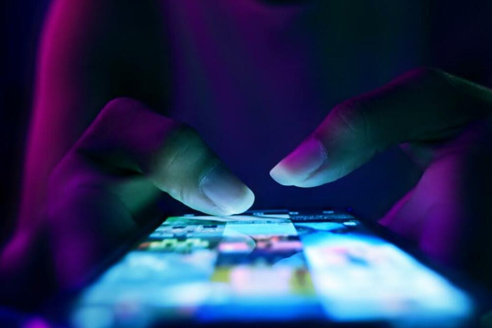 Osamnaestogodišnjakinja osumnjičena da ja slala lažne dojave o postavljenim eksplozivnim napravama