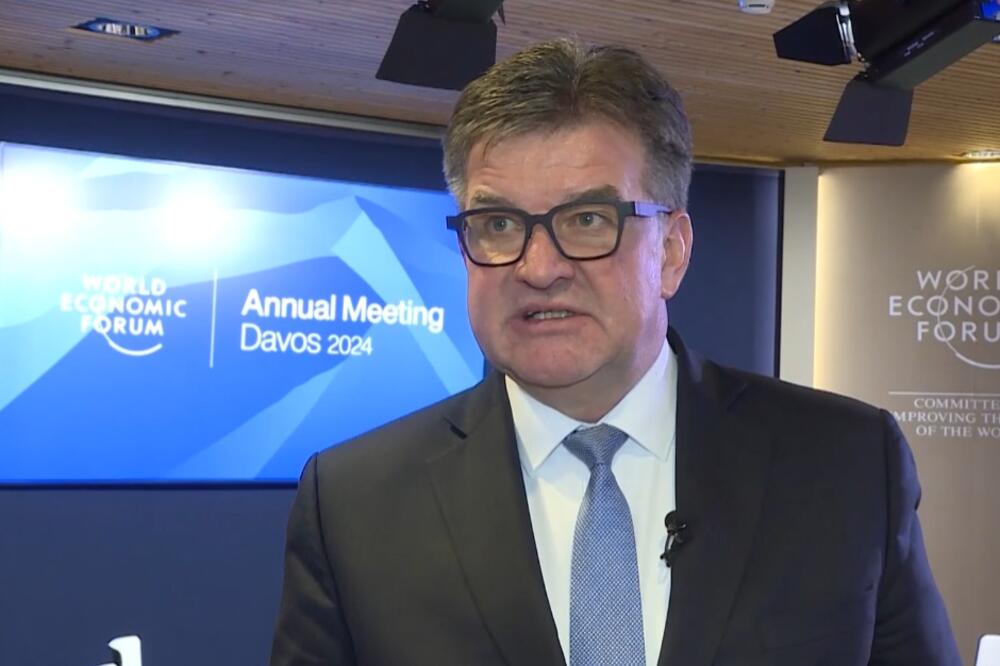 "Osjećam se kao budala": Lajčak poruke s Epstinom ne može ni da potvrdi ni da demantuje