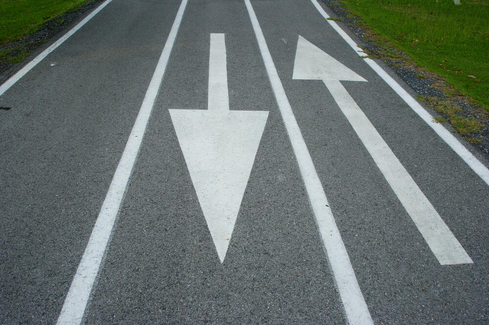 Osmi mart i sezona političkih čestitki