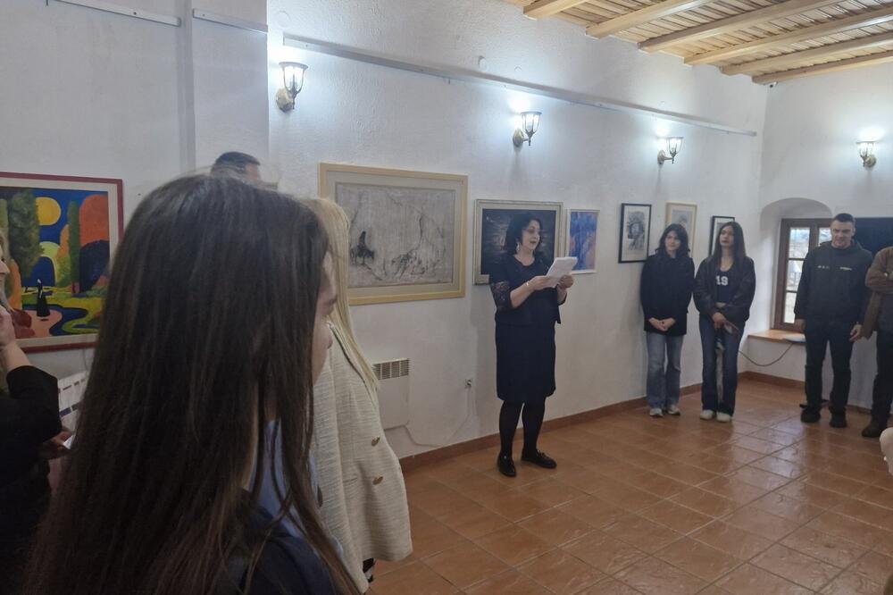 Otvorena izložba slika učenika i profesora