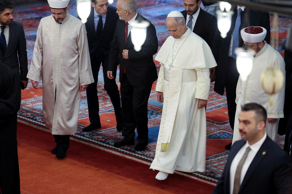 Papa Lav XIV posjetio Plavu džamiju u Istanbulu