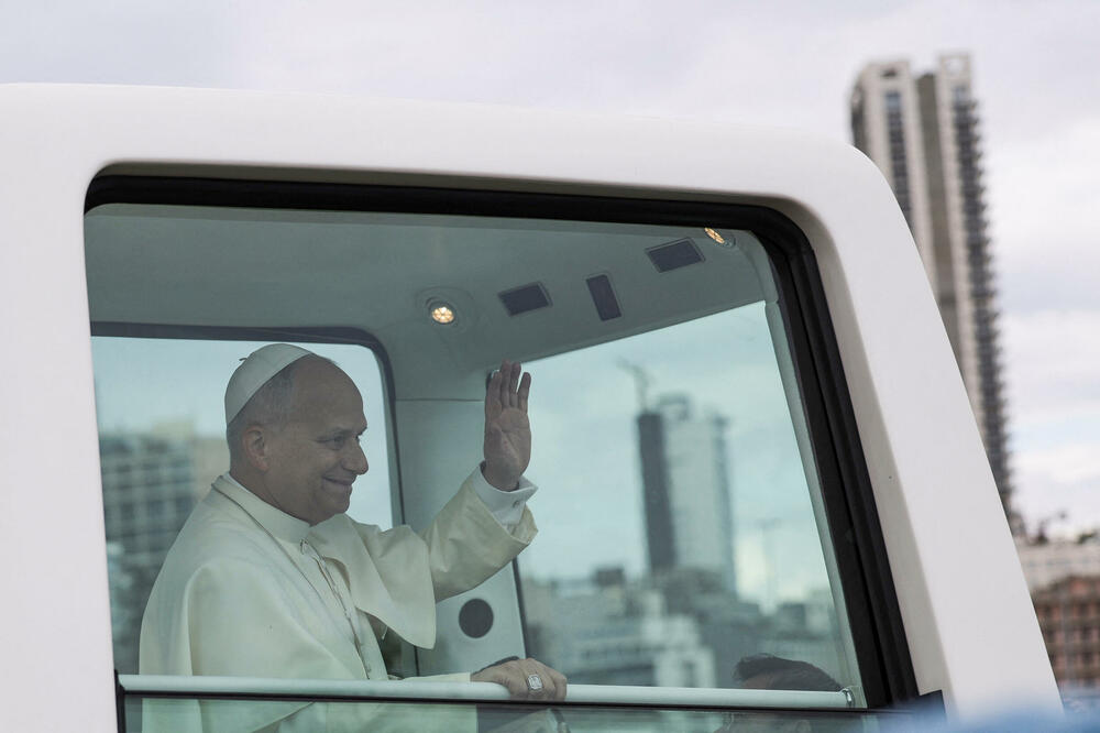 Papa prvo putovanje u inostranstvo završio tihom molitvom za žrtve eksplozije luke u Bejrutu