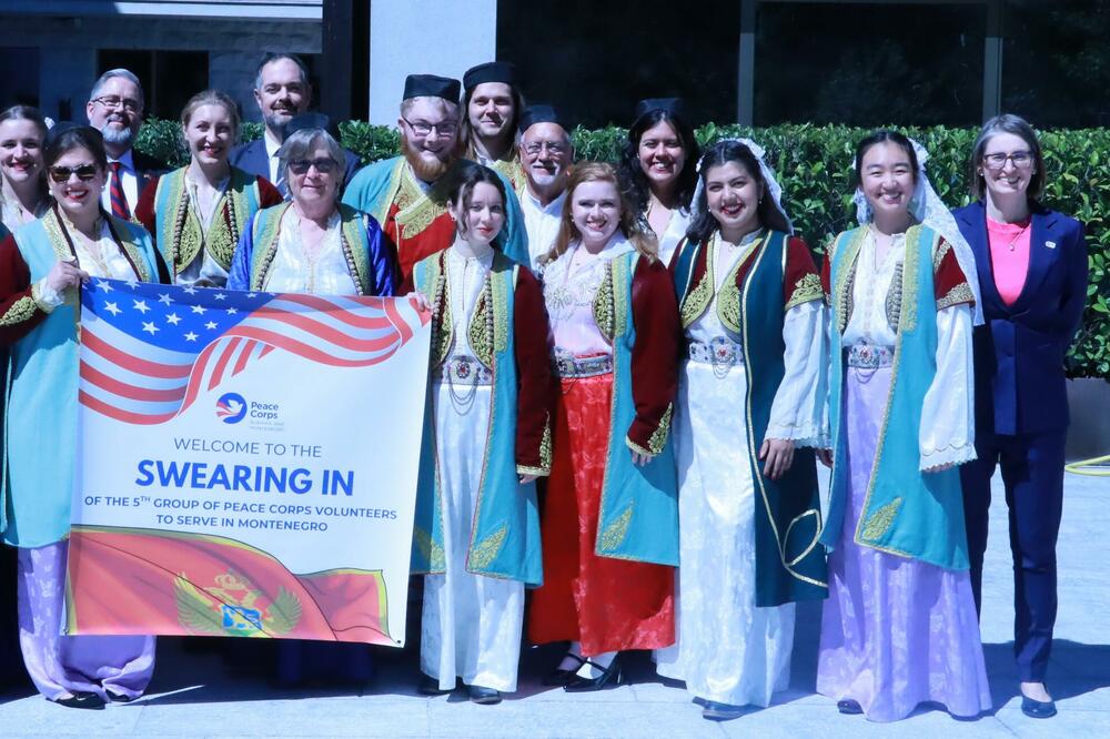 Petnaest volontera Mirovnog korpusa položilo zakletvu za službu u Crnoj Gori