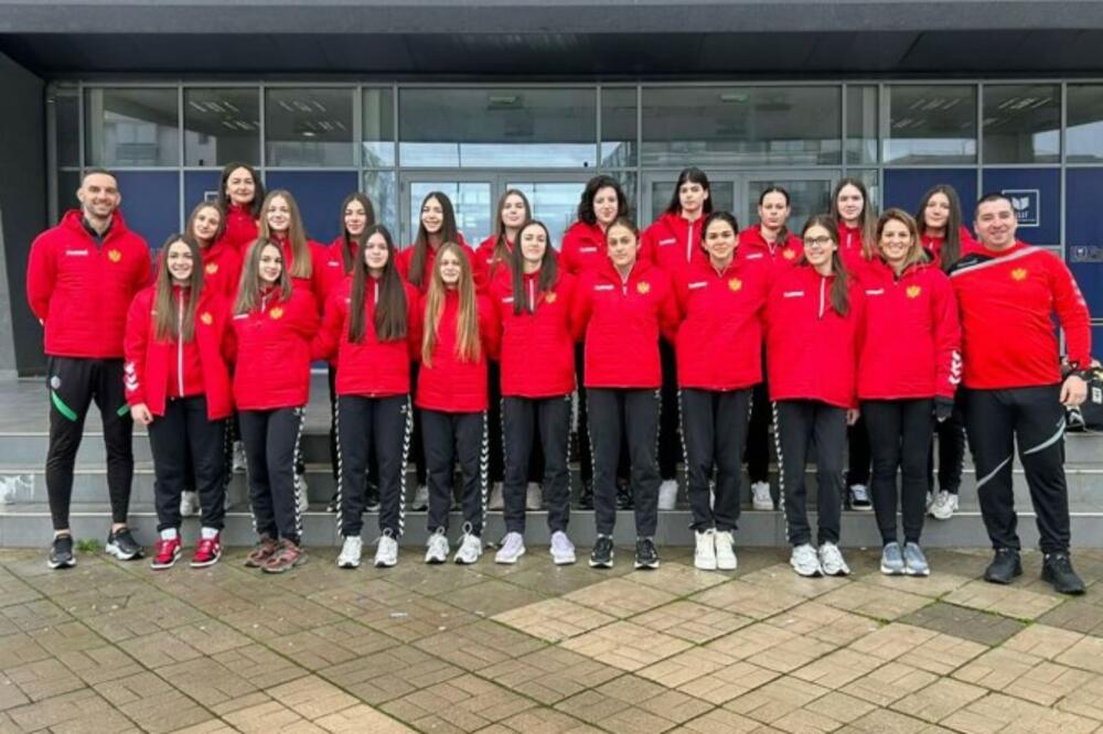 Pionirke poražene od Španije