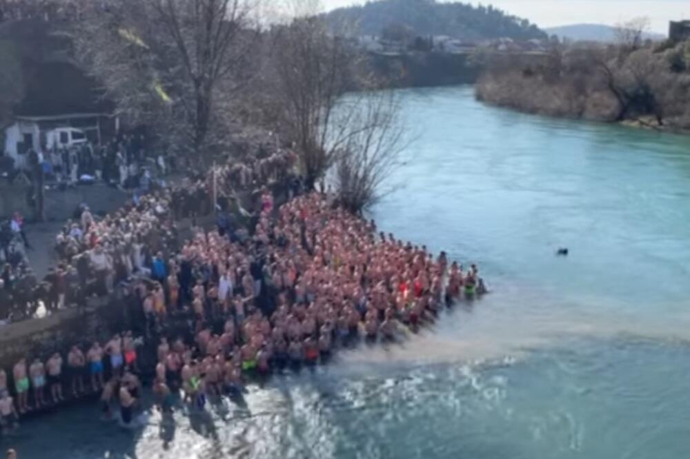 Pjevali četničku pjesmu na plivanju za časni krst: "Izvidnica, izvidnica Pavla Đurišića..."
