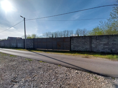 Plac na zakup u blizini mosta Luča