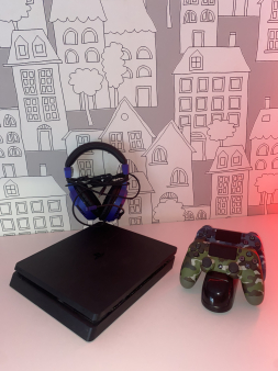 PlayStation4 fc24 NBA2K24 bežične slušalice za playstation4 i sa bežičnim punjačem, sa dva đojstika