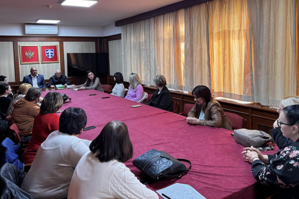 Pljevlja: 14 gerontodomaćica potpisalo ugovore o radu na neodređeno sa Crvenim krstom