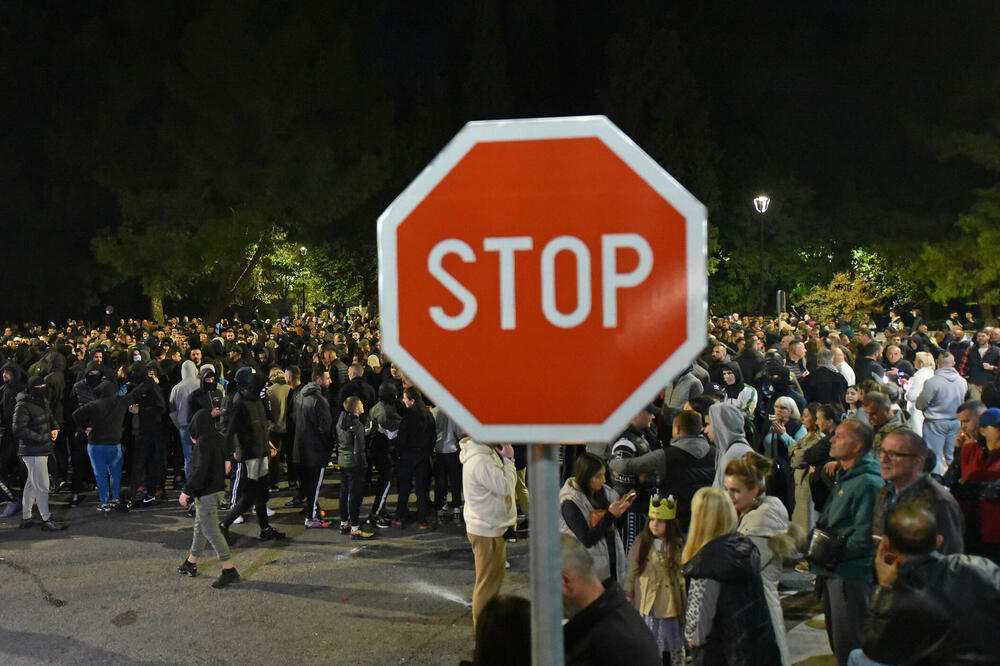 Po dvije godine robije i protjerivanje iz države