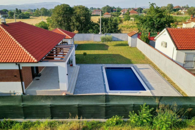 Podgorica, Donji Kokoti, kuća sa bazenom 200m2