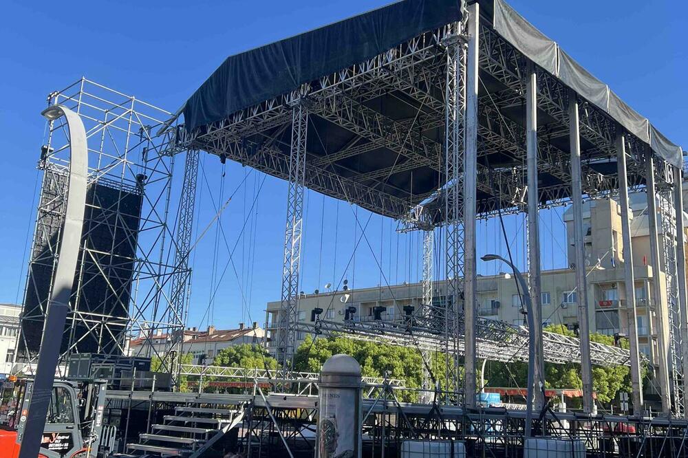 Podgorica se sprema za Rikija Martina, postavlja se velika bina na Trgu nezavisnosti