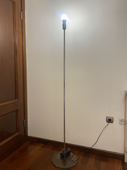 Podna lampa (fali staklo na vrhu)