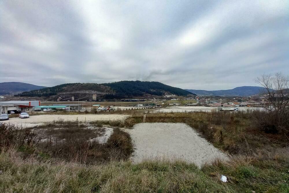 Poklonili plac u Pljevljima za zgradu prosvjetarima