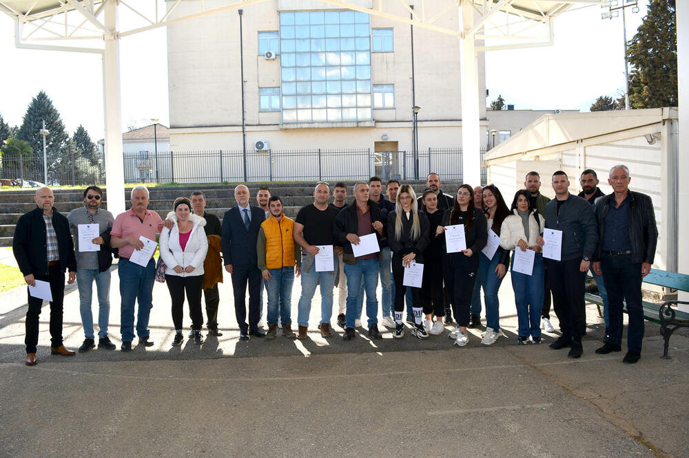 Polaznicima programa prekvalifikacije uručena uvjerenja: "Posao zaštitara nosi veliku odgovornost"