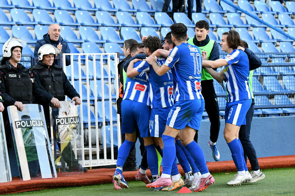 Policija, blokade, pregrade, uvrede, i pobjeda Budućnosti - dobro je krenula Grofova misija