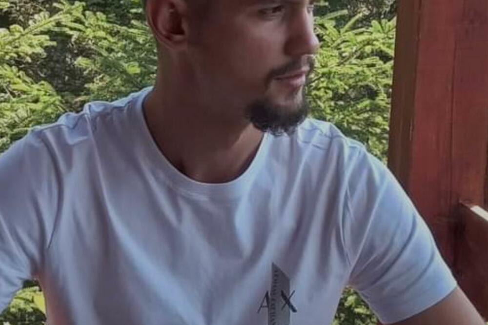 Policija objavila fotografije osumnjičenog za trostruko ubistvo: Mole građane da im se jave ako bilo šta znaju