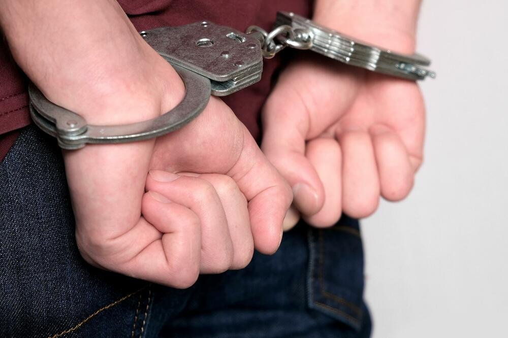 Policija u Nikšiću uhapsila tri operativno interesantne osobe i maloljetnika za kojima se tragalo