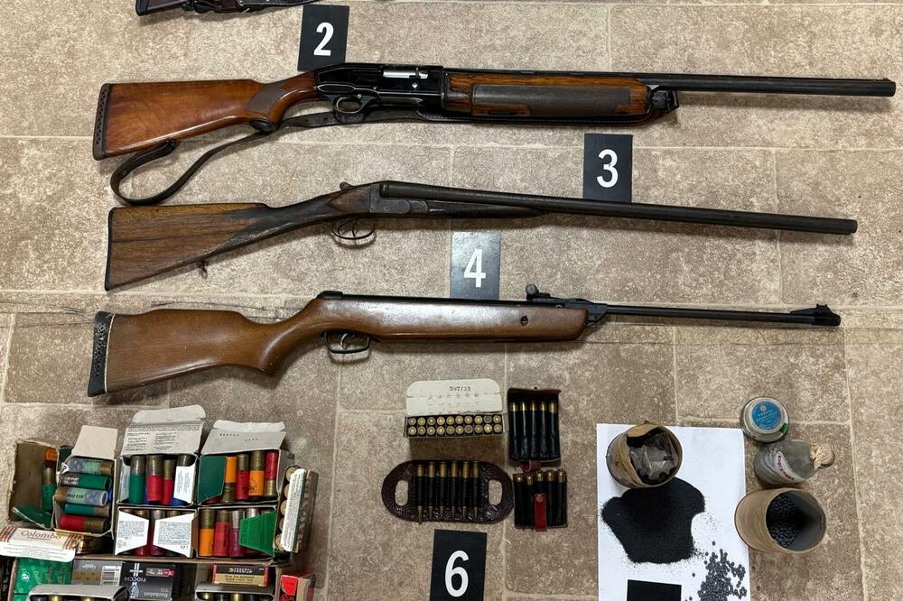 Policija u ulcinju oduzela četiri puške, municija i eksploziv nakon pretresa u mjestu Ćurke