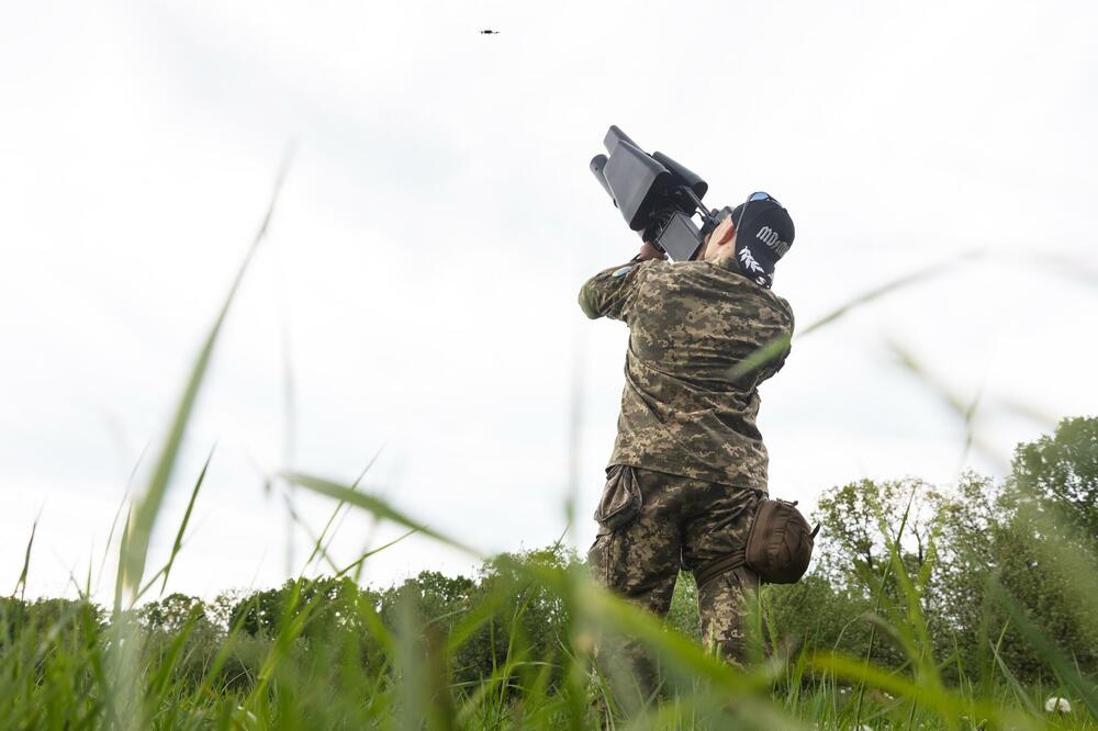 "Politička" diverzija ili tehničke smetnje: Šta je oborilo dronove nad Budvom u novogodišnjoj noći