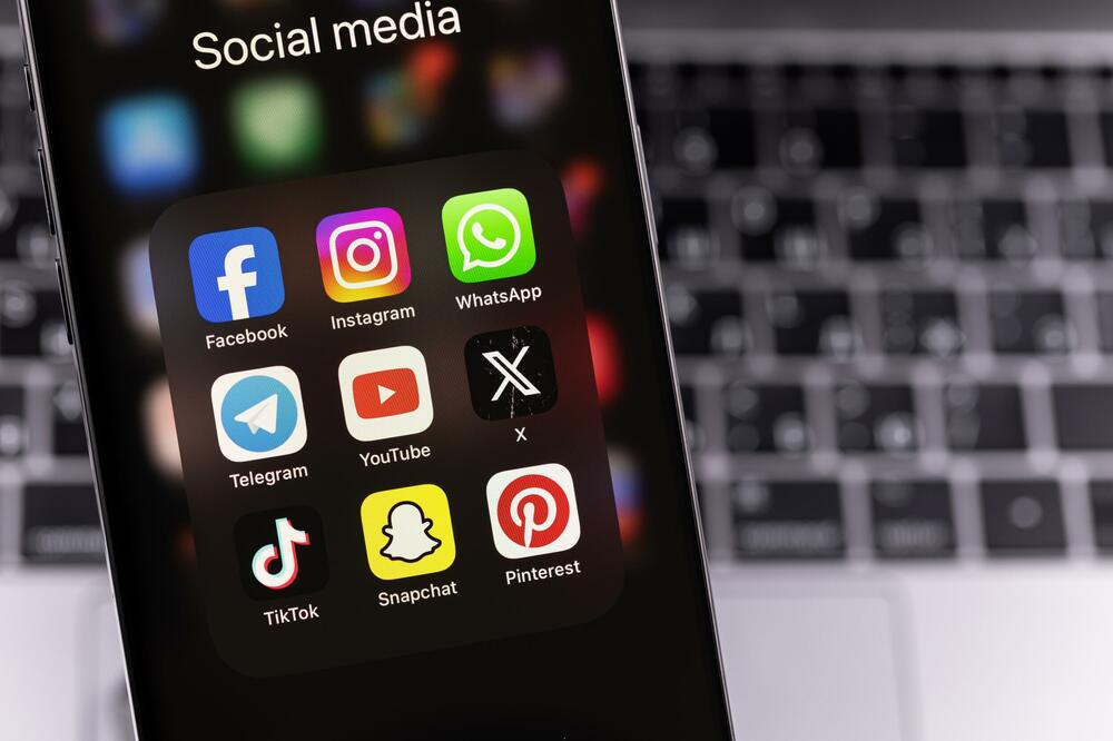 Poljska planira zabranu društvenih mreža za djecu mlađu od 15 godina