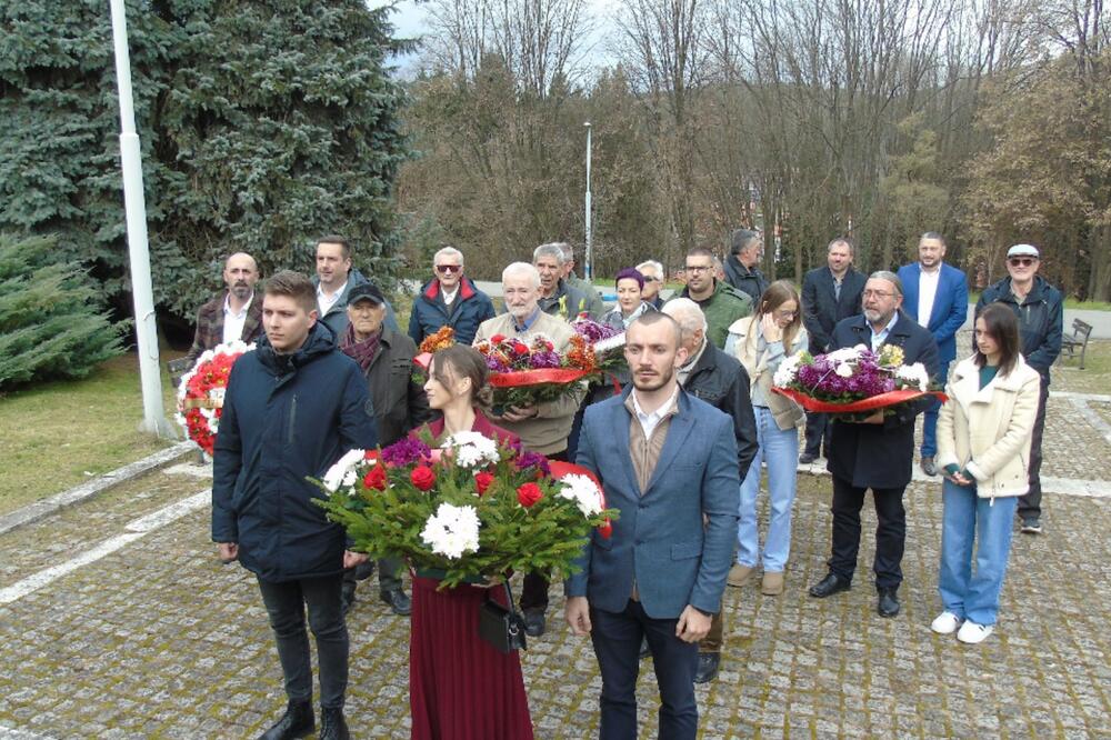 položeni vijenci na spomenik palim borcima u borbi protiv fašizma na Stražici