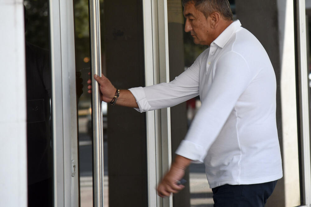 Popij kafu dok napunimo cigare: Golubović o obrascu iznošenja cigareta iz luke, Stanaju i Pavićeviću