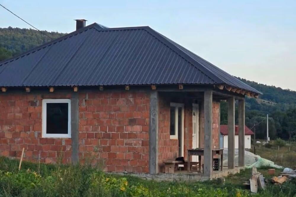 Porodica Žižić iz Pavinog Polja u novoj kući nakon humanitarne akcije