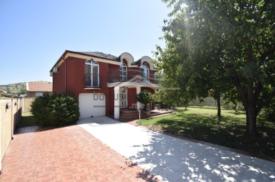 Porodična kuća 250m2 na placu 600m2, Donja Gorica - Podgorica