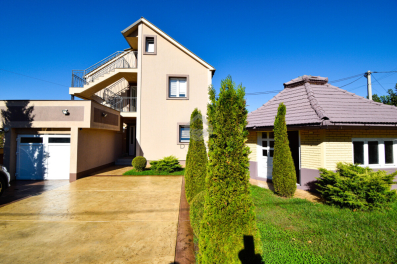 Porodična kuća 250m2 na placu 500m2, Tološi - Podgorica