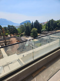 Porto Budva – Nov jednosoban stan 60,25 m² + 11,92 m² terase, sa prelepim pogledom na more i Stari Grad