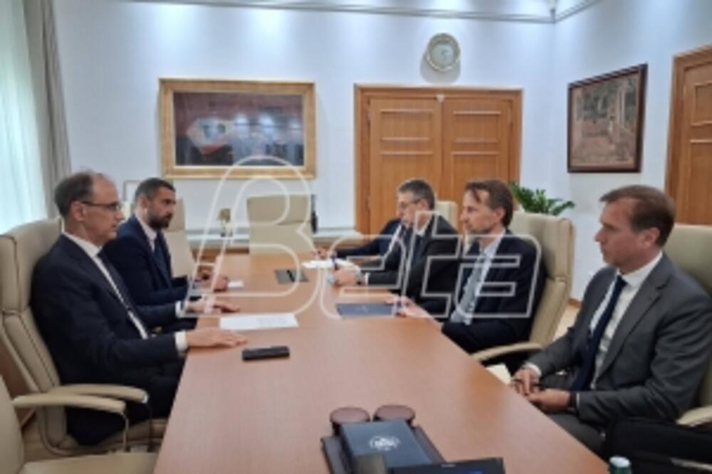 Poslije posjete Briselu rektora Univerziteta u Beogradu, sastanak premijera Srbije i šefa Delegacije EU