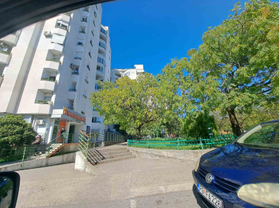 Poslovni prostor, 54m2, Blok 5, Podgorica, Izdavanje 