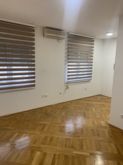 POSLOVNI PROSTOR PREKO MORACE CN5903