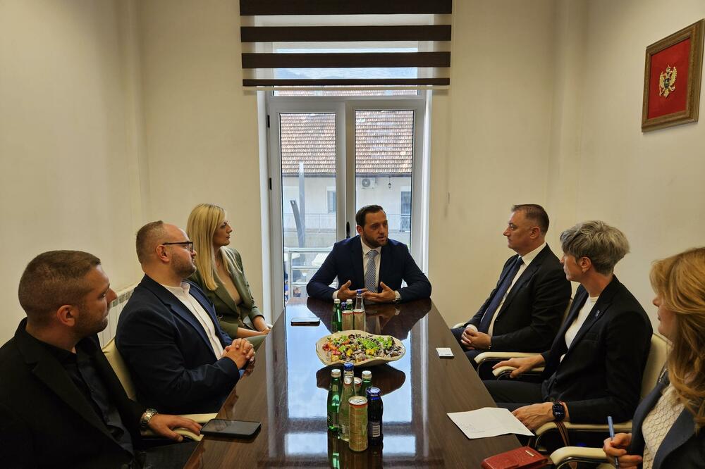 Postavljen kamen temeljac za objekat za više institucija u Gusinju