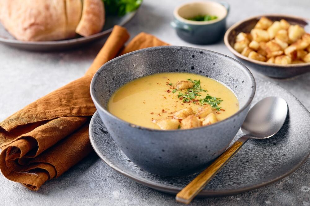 Potaž koji grije dušu: recept za kremastu supu od krompira i bijelog luka