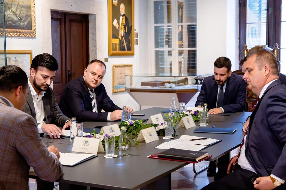 Predsjednici primorskih opština od Mandiću traže da u dnevni red uvrsti prijedloge izmjena zakona za morsko dobro